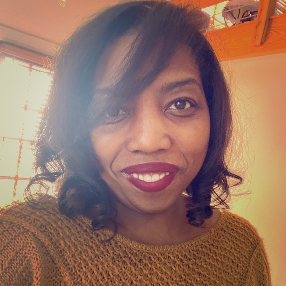 Meet your posher, Monique - Picture 1 of 3